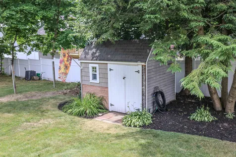 15 Grand Avenue Hudson NH 03051