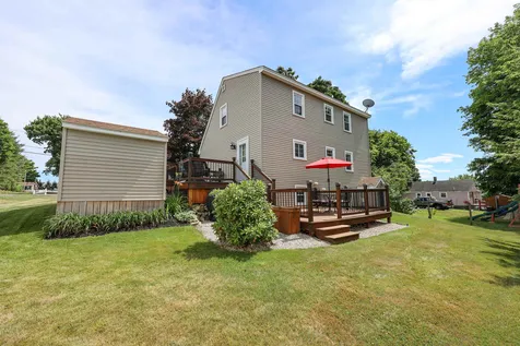 15 Grand Avenue Hudson NH 03051