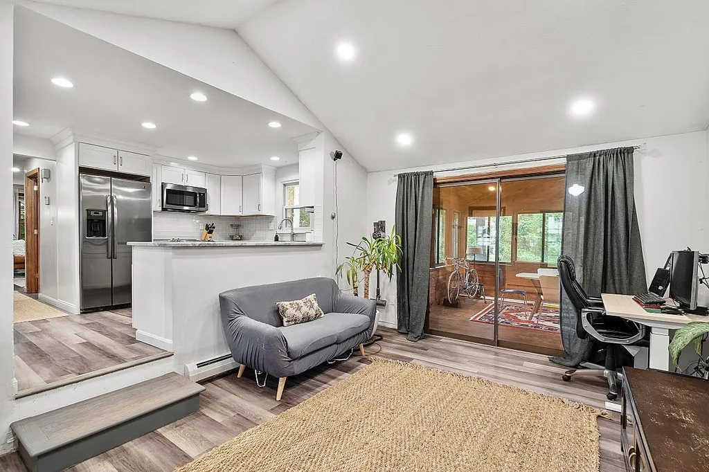 10 Marian Lane Nashua NH 03062