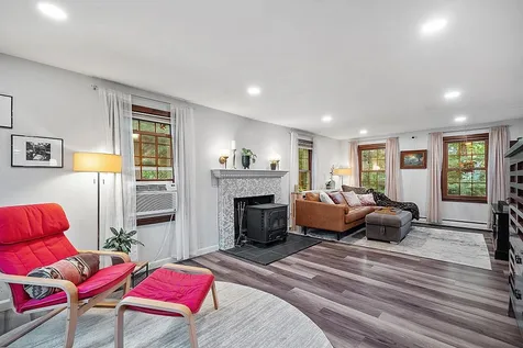 10 Marian Lane Nashua NH 03062