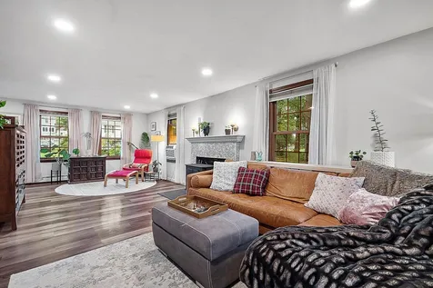 10 Marian Lane Nashua NH 03062