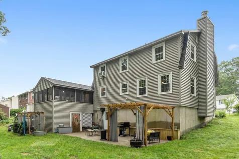 10 Marian Lane Nashua NH 03062