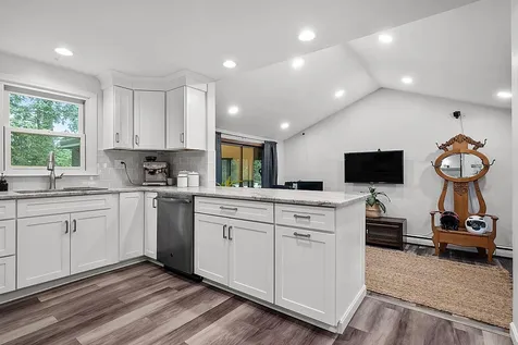 10 Marian Lane Nashua NH 03062