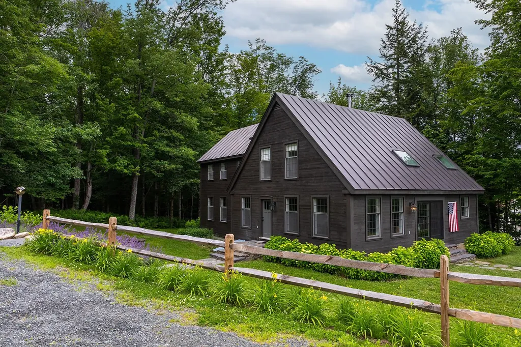 211 Abnaki Trace Hartford VT 05059