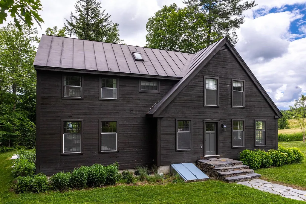 211 Abnaki Trace Hartford VT 05059