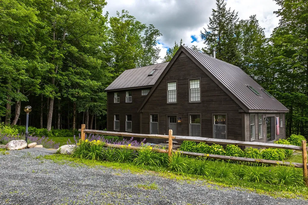 211 Abnaki Trace Hartford VT 05059