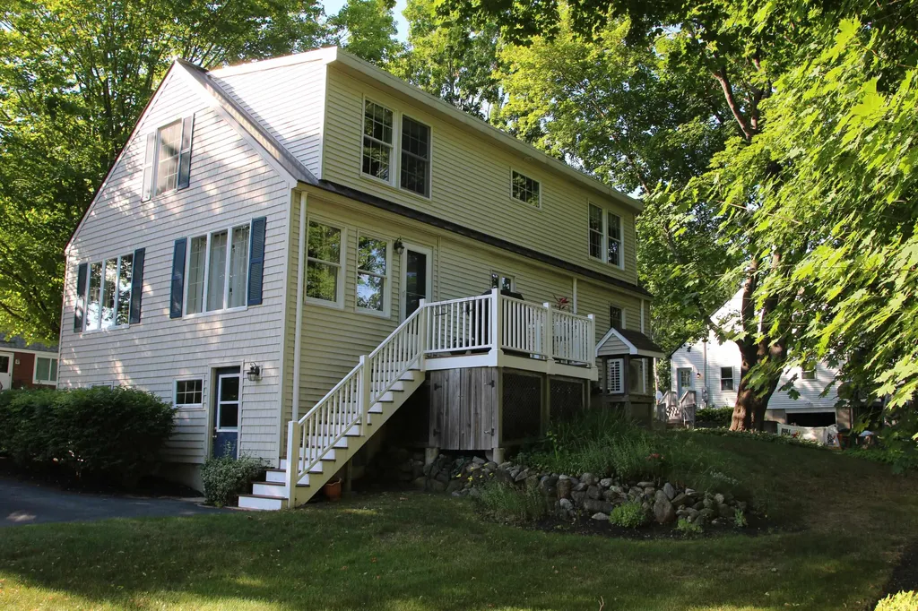 16 Lamprey Terrace Hampton NH 03842