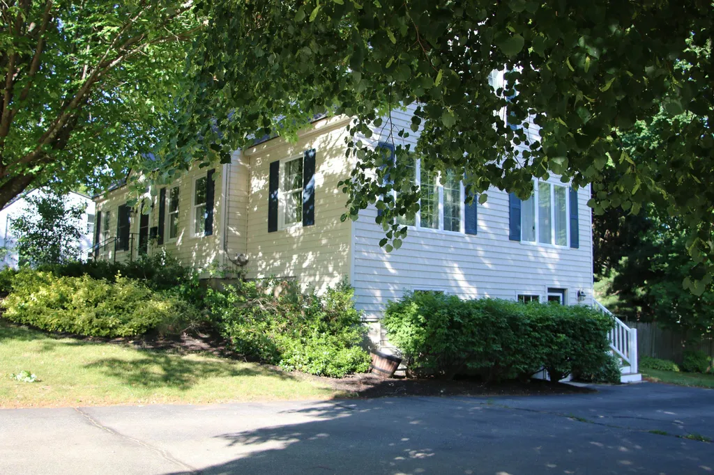 16 Lamprey Terrace Hampton NH 03842