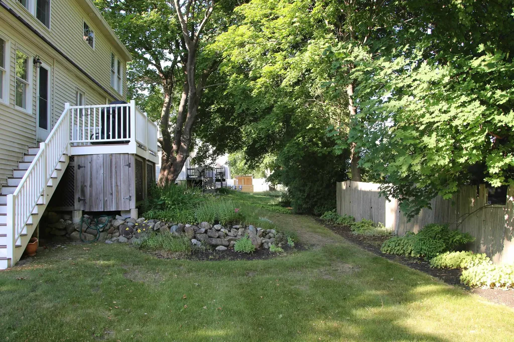 16 Lamprey Terrace Hampton NH 03842