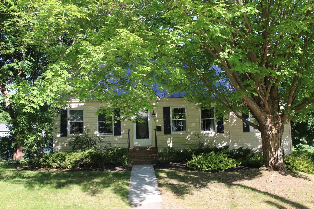 16 Lamprey Terrace Hampton NH 03842