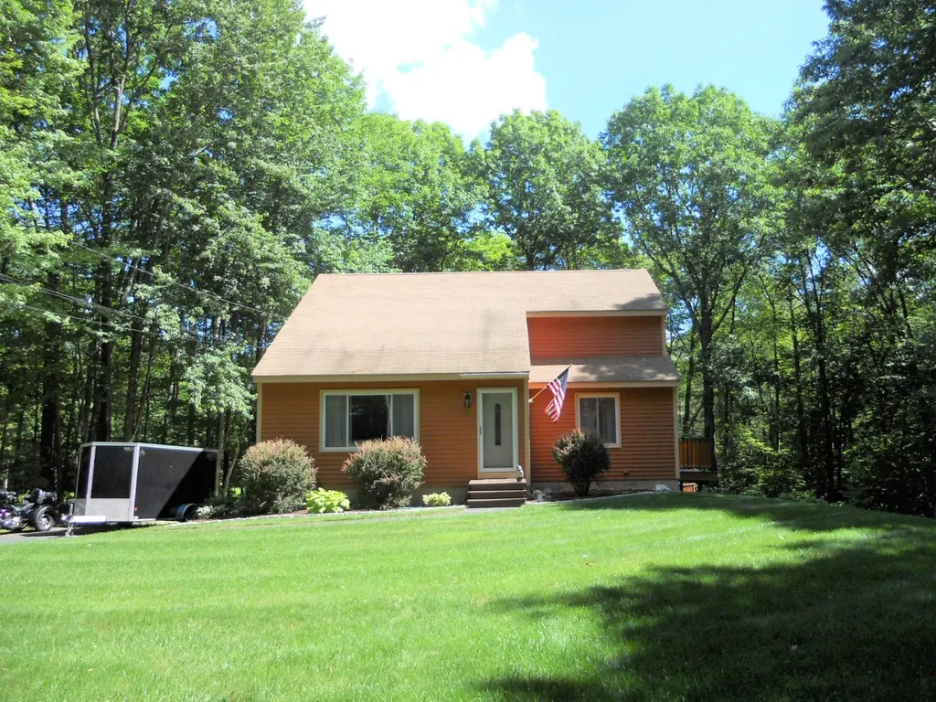 38 Candy Lane Danville NH 03819