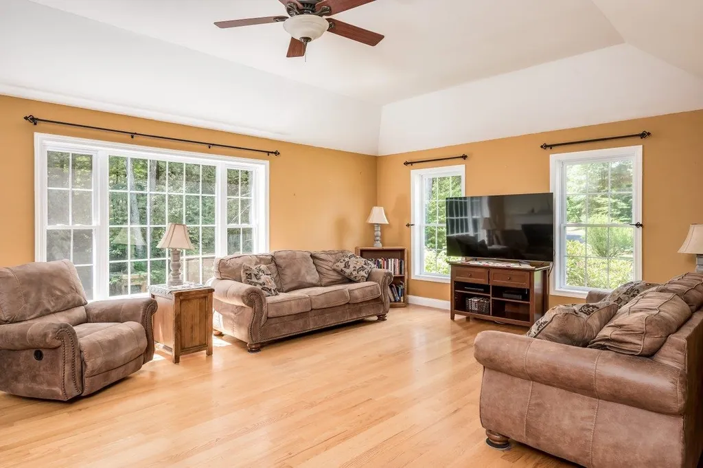 73 Hamilton Drive Epping NH 03042