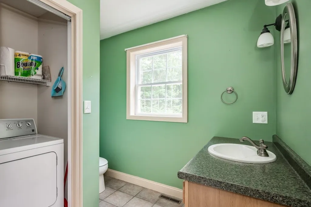 73 Hamilton Drive Epping NH 03042