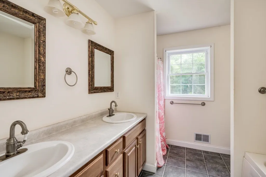 73 Hamilton Drive Epping NH 03042