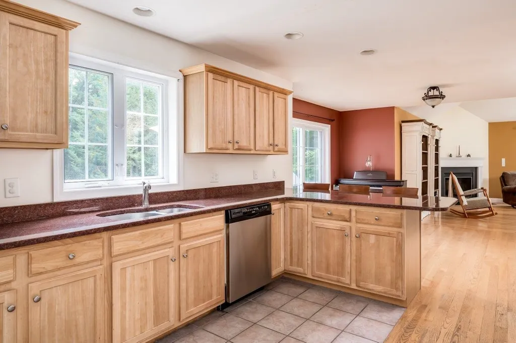 73 Hamilton Drive Epping NH 03042