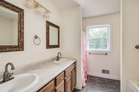 73 Hamilton Drive Epping NH 03042