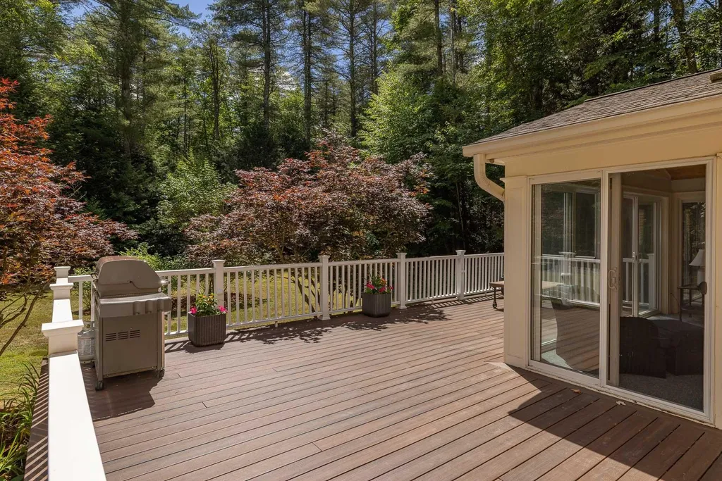 68 Dudley Road Brentwood NH 03833