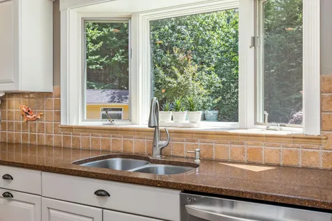 68 Dudley Road Brentwood NH 03833