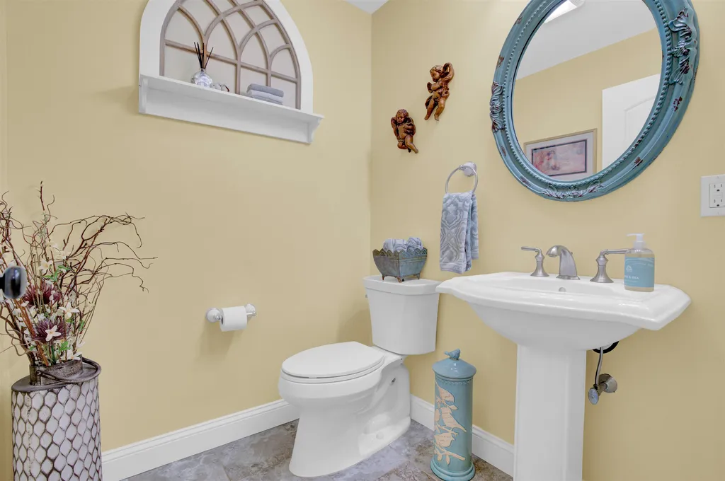 17 Laredo Lane Rochester NH 03868