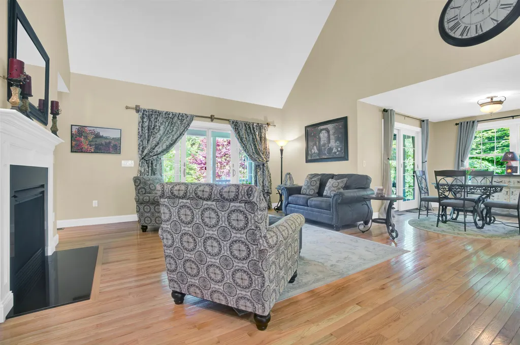 17 Laredo Lane Rochester NH 03868