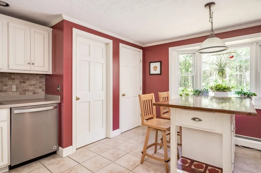 17 Parsonage Drive Laconia NH 03246