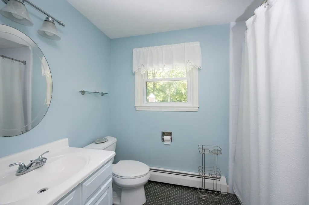 17 Parsonage Drive Laconia NH 03246