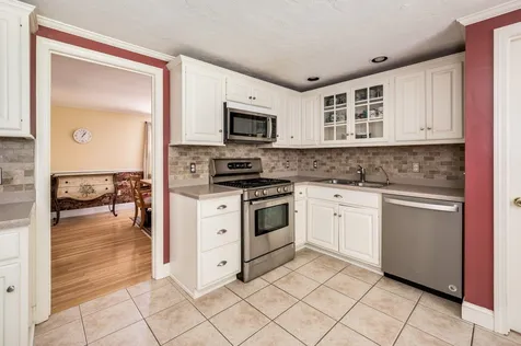 17 Parsonage Drive Laconia NH 03246