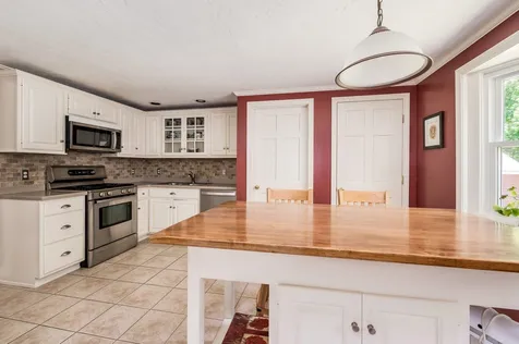 17 Parsonage Drive Laconia NH 03246