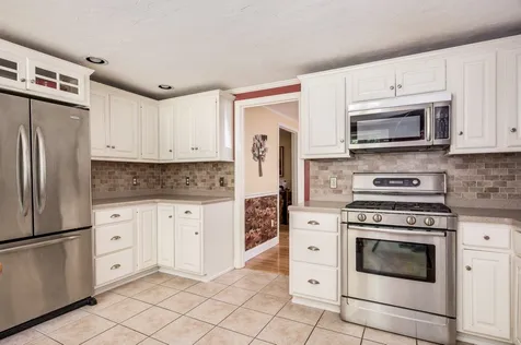 17 Parsonage Drive Laconia NH 03246