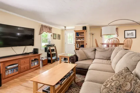 17 Parsonage Drive Laconia NH 03246