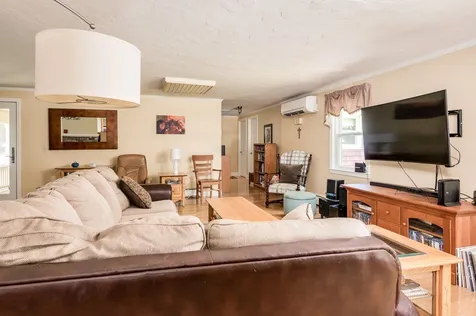 17 Parsonage Drive Laconia NH 03246