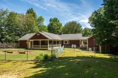 17 Parsonage Drive Laconia NH 03246