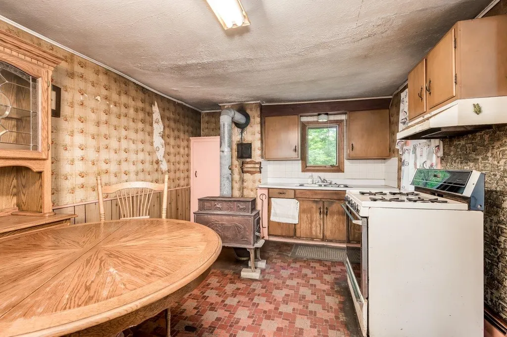 15 Railroad Avenue Newfields NH 03856