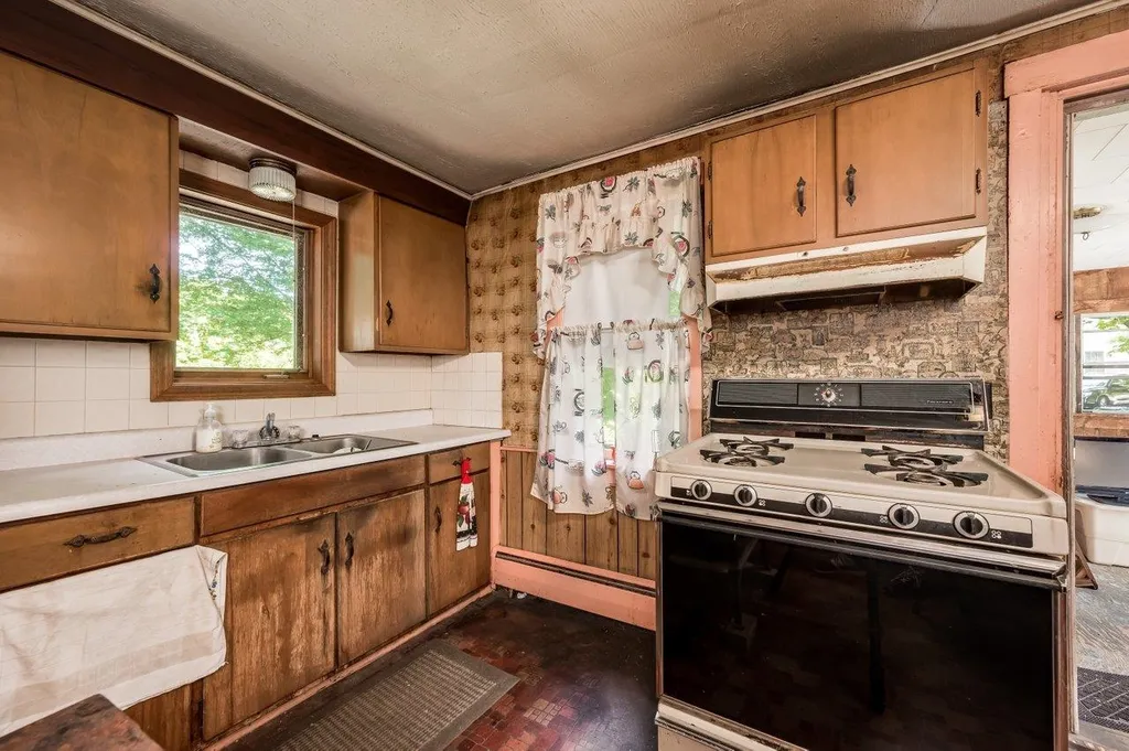 15 Railroad Avenue Newfields NH 03856