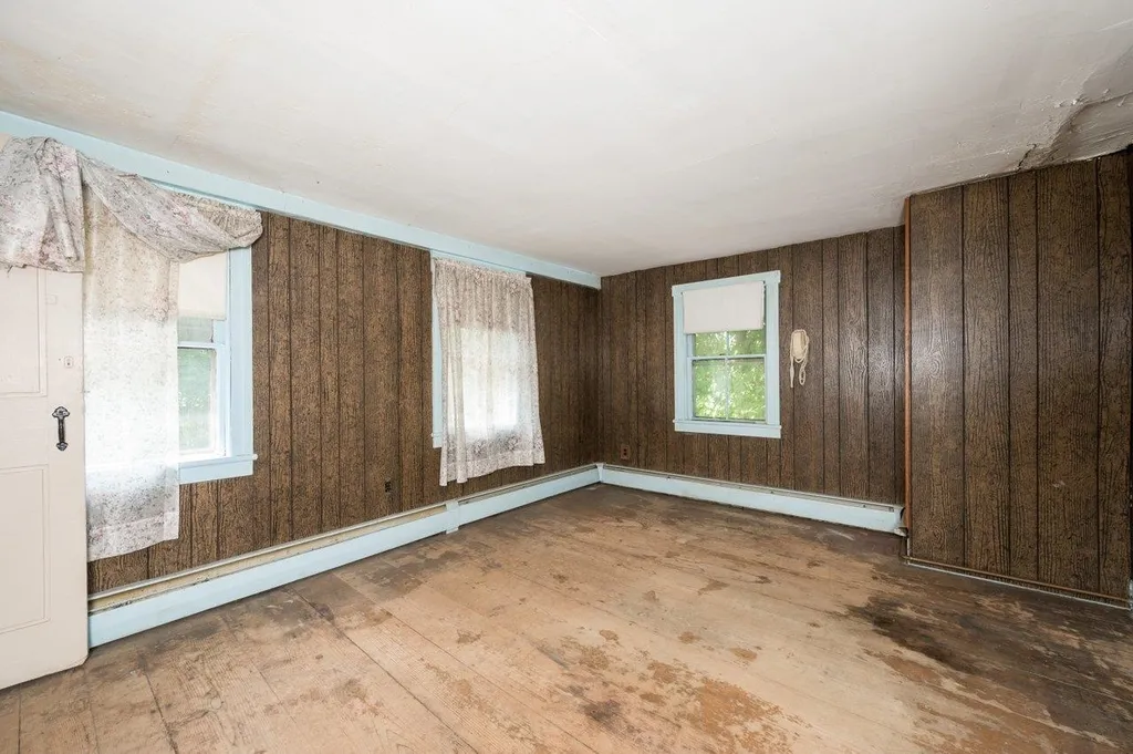 15 Railroad Avenue Newfields NH 03856
