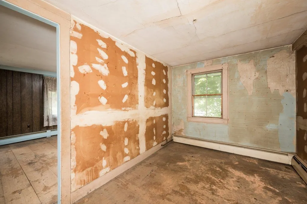 15 Railroad Avenue Newfields NH 03856
