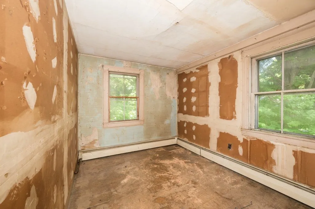 15 Railroad Avenue Newfields NH 03856