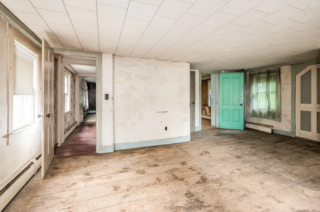 15 Railroad Avenue Newfields NH 03856