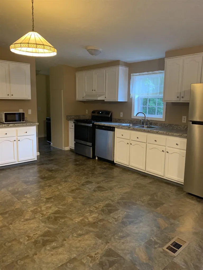 31 Bog Road Hillsborough NH 03244