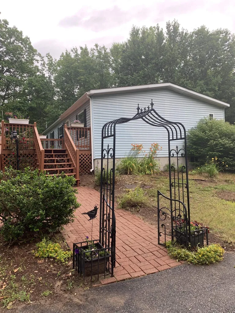31 Bog Road Hillsborough NH 03244
