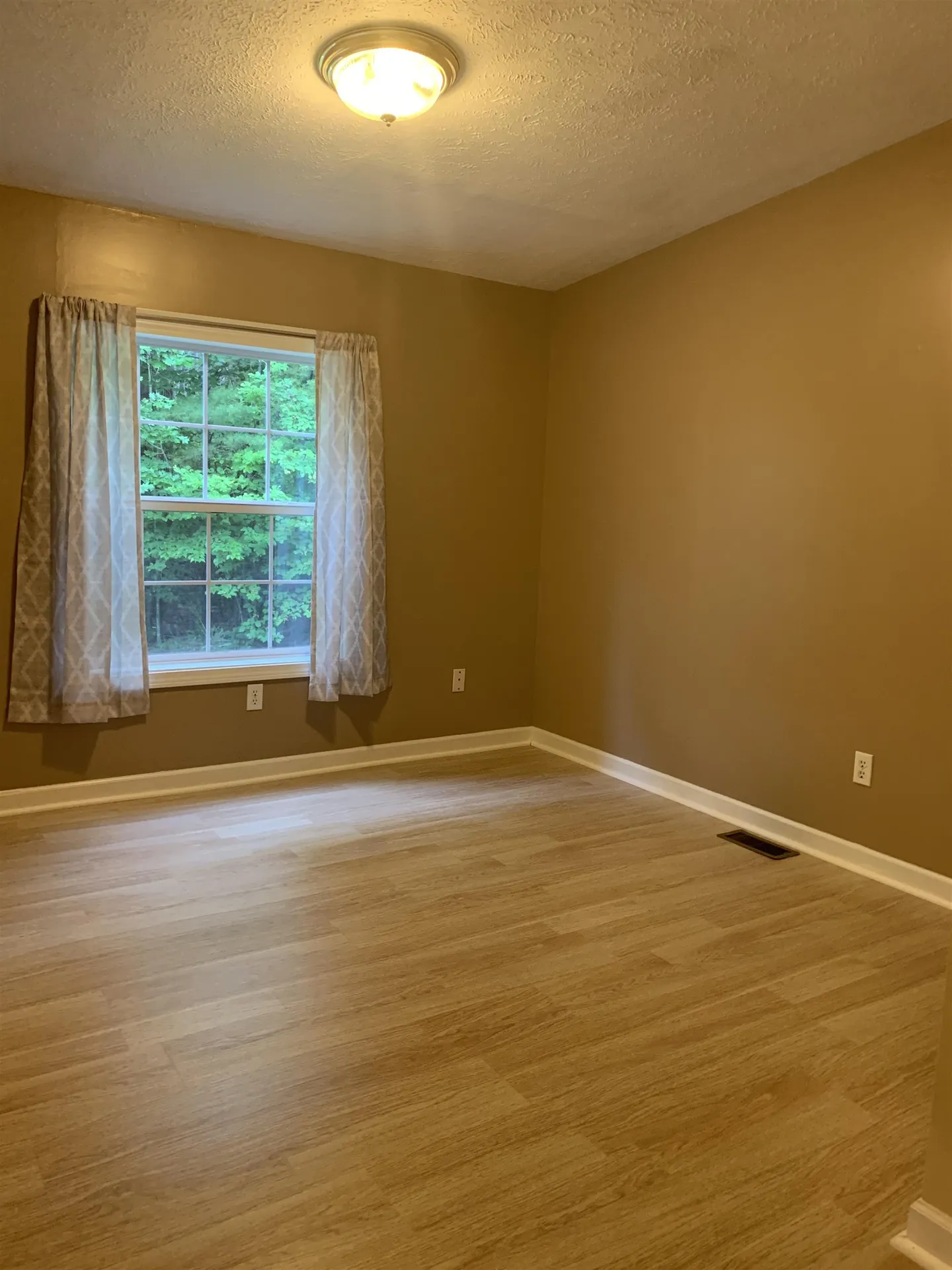 31 Bog Road Hillsborough NH 03244