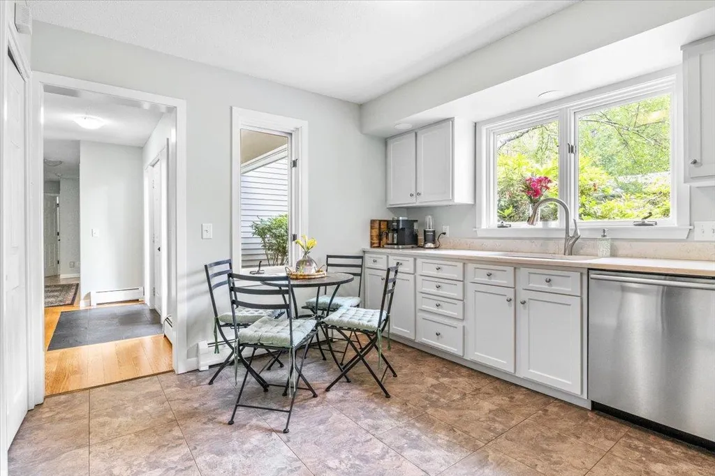 18 Vale Drive Essex VT 05452
