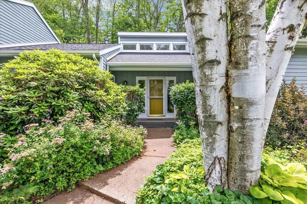 18 Vale Drive Essex VT 05452