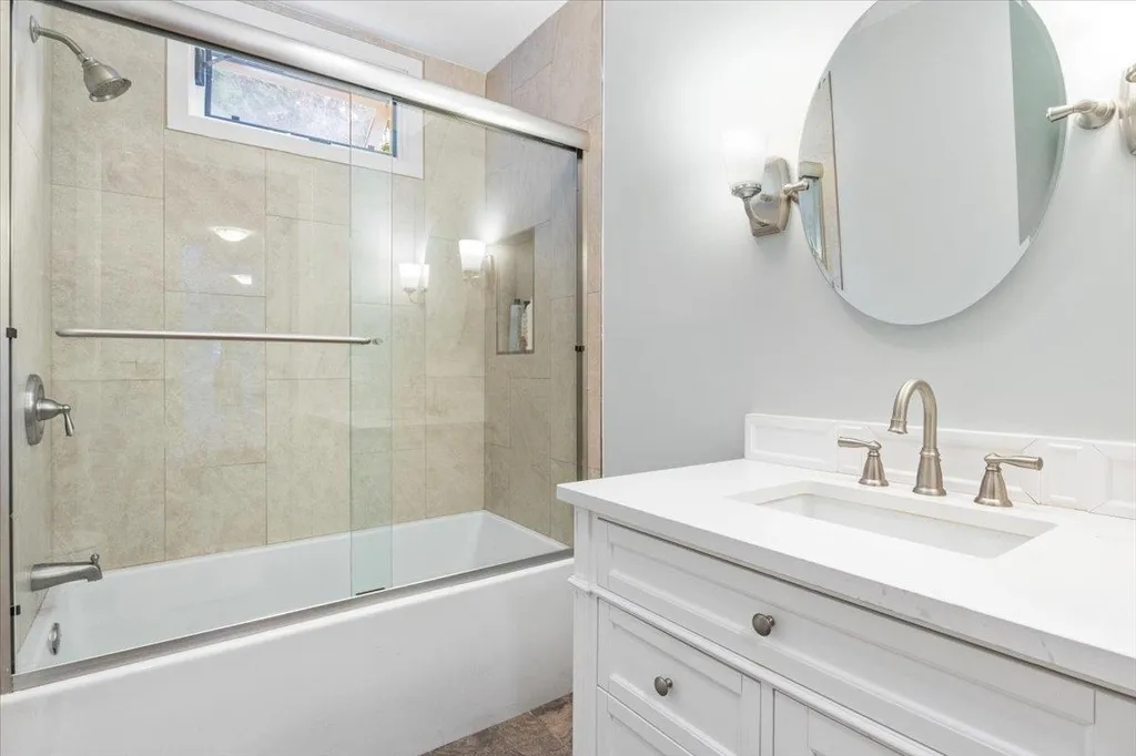 18 Vale Drive Essex VT 05452