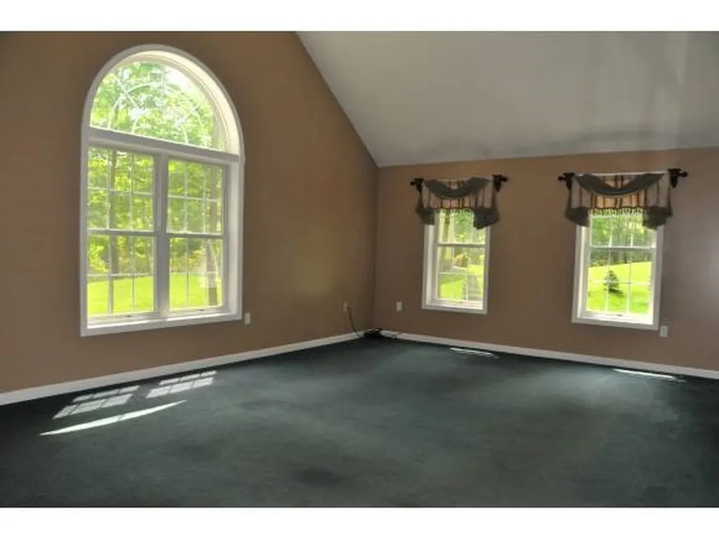 3 Wolfe Lane Bedford NH 03110
