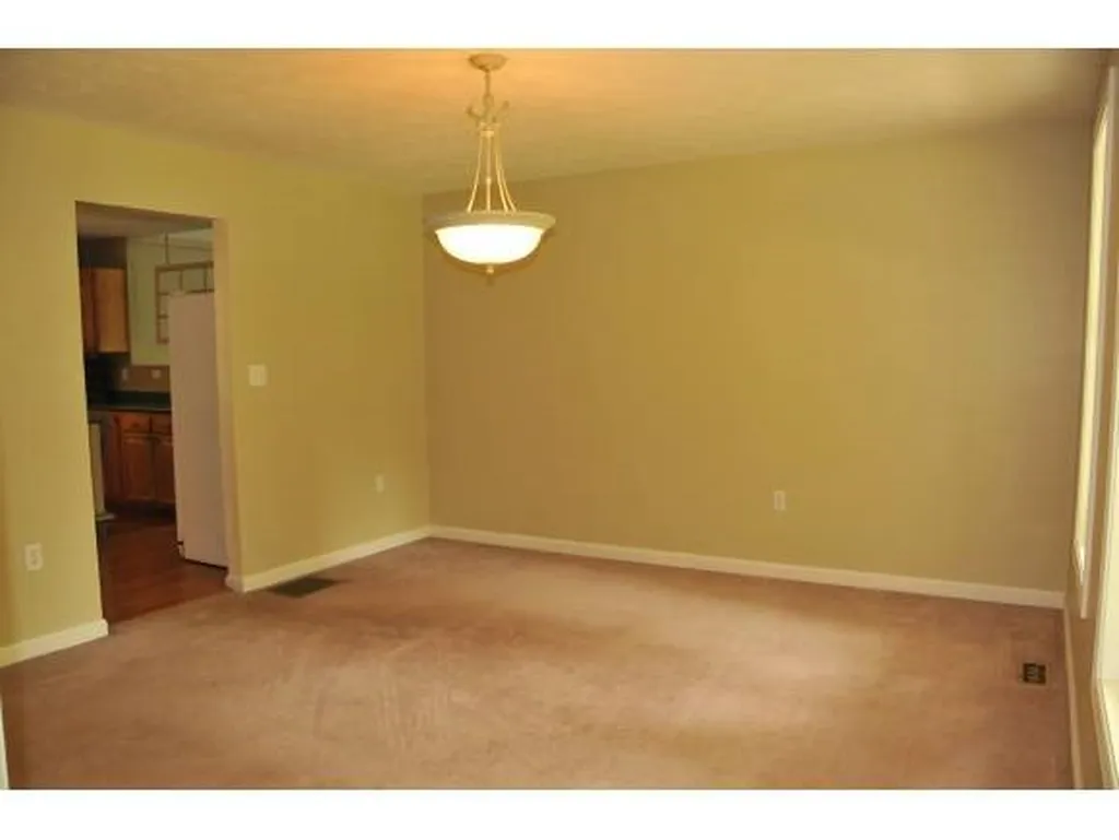 3 Wolfe Lane Bedford NH 03110