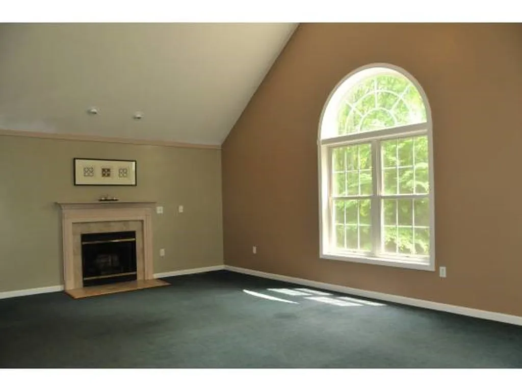 3 Wolfe Lane Bedford NH 03110