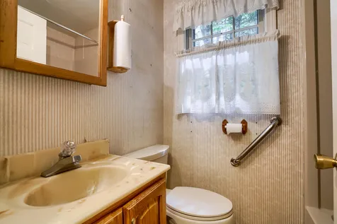 33 Woodfern Road Weare NH 03281