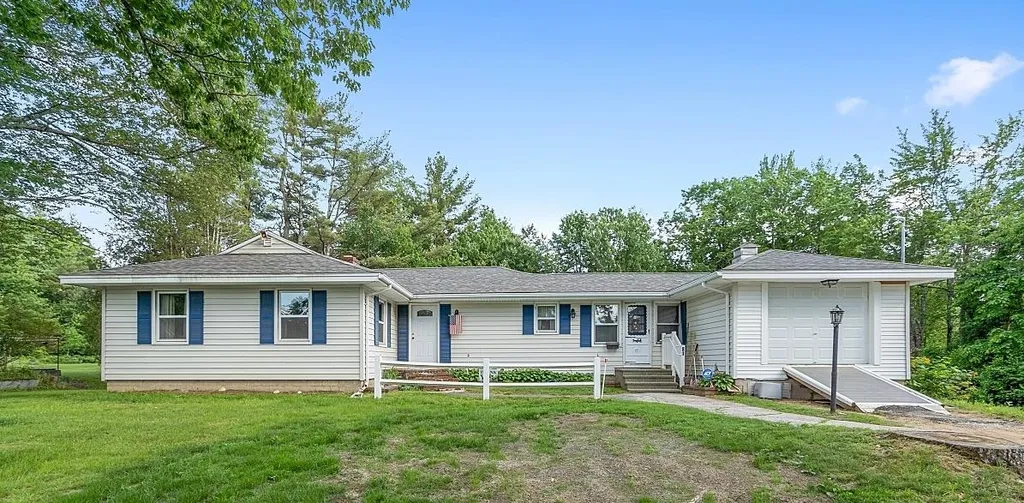 81 Autumn Street Rochester NH 03868