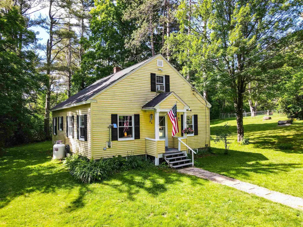 18 Knoll Street Newport NH 03773